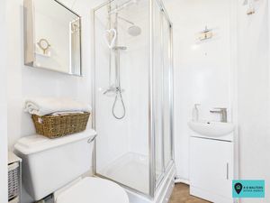 En Suite - click for photo gallery